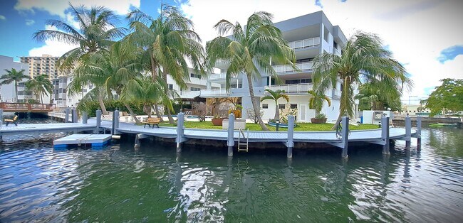 Building Photo - 468 Golden Isles Dr