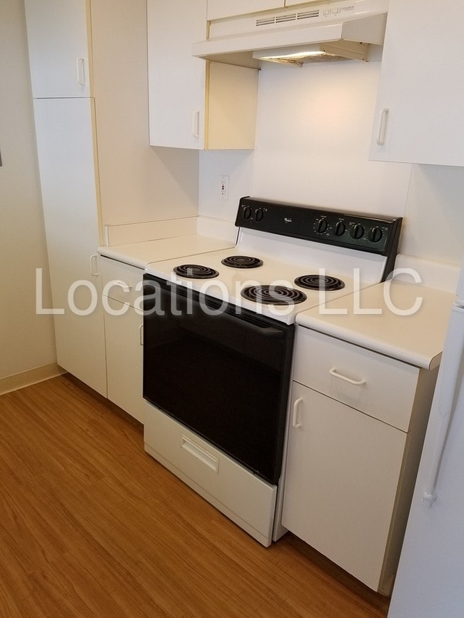 Building Photo - One bedroom apartment at the Coronado