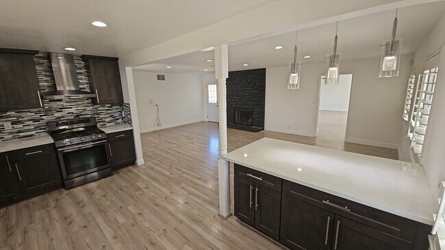 Foto del edificio - 45010 18th St W