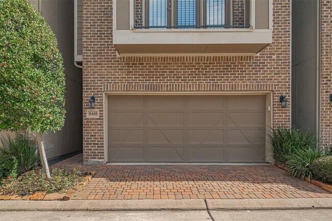Foto del edificio - 8418 Oak Leaf Point Dr