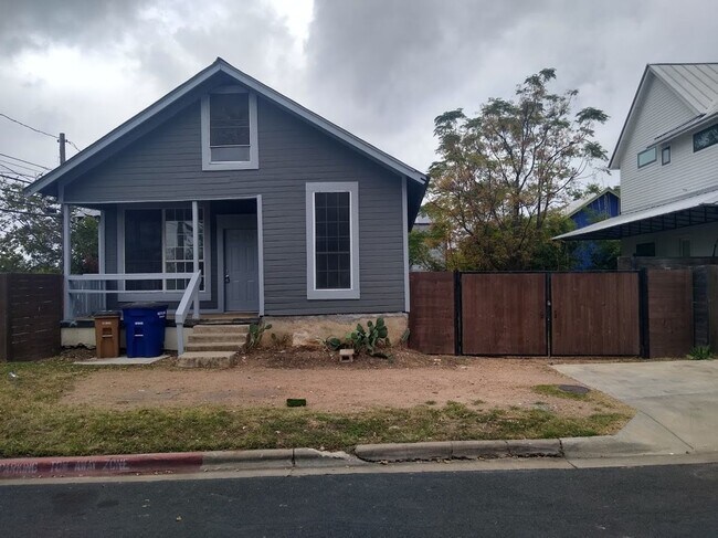 Foto del edificio - 2410 E 12th St