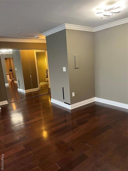 Foto del edificio - 300 Riverfront Dr