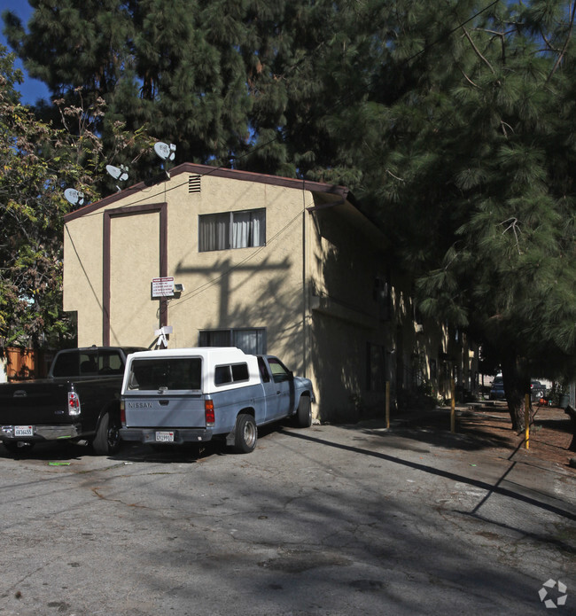 Building Photo - 5515-5525 Media Dr