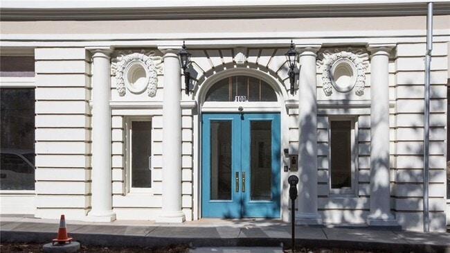 Building Photo - 100 N Royal St