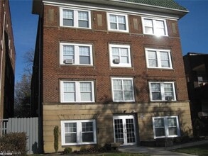 Building Photo - 14814 Clifton Blvd