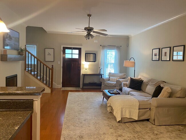 Foto del edificio - 232 Center Park Ln