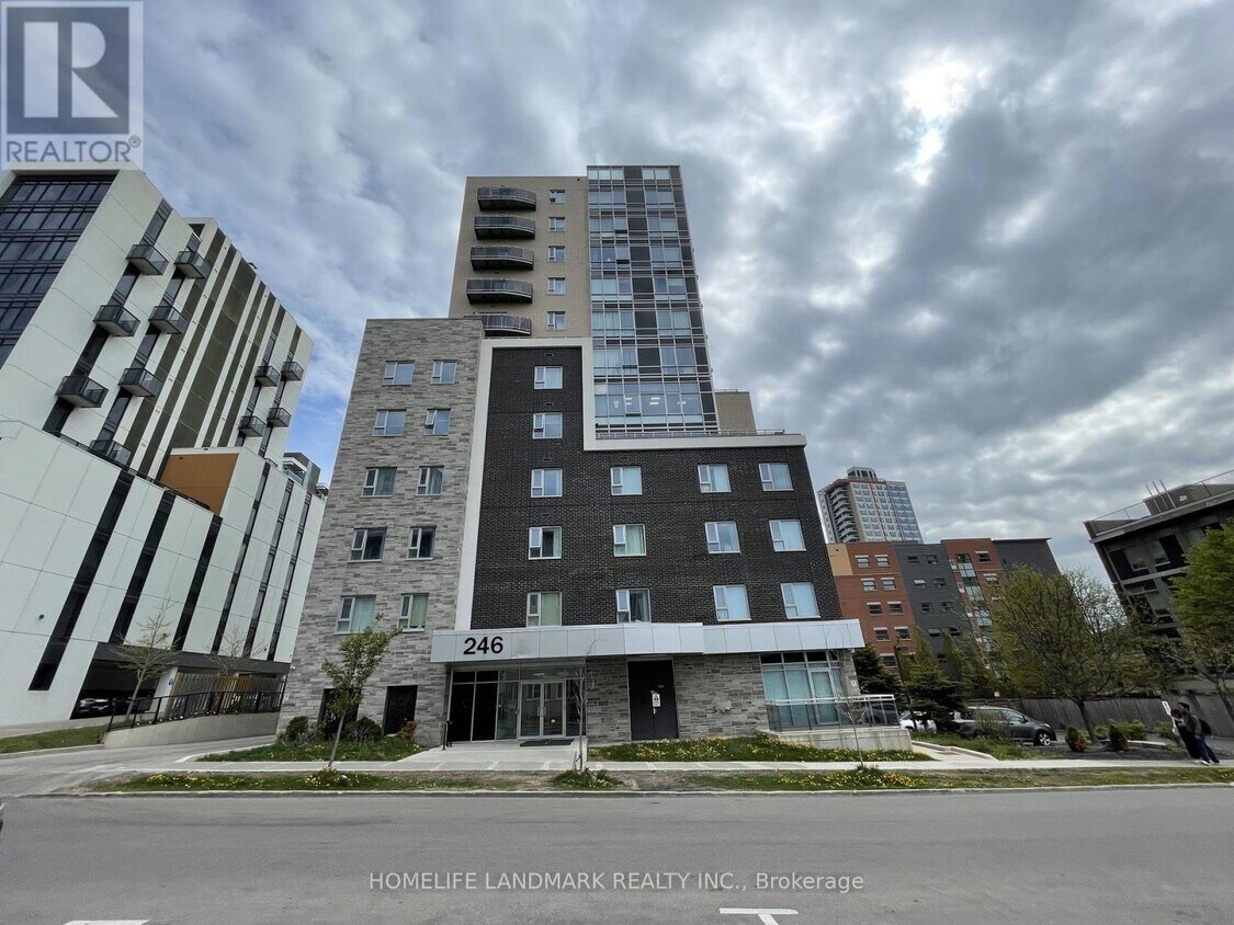 Primary Photo - 246-246 Lester St