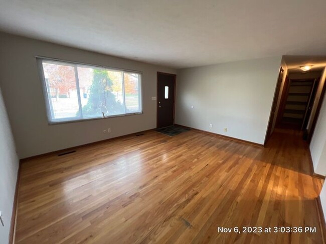 Foto del edificio - 3 Bedroom Ranch  on East side
