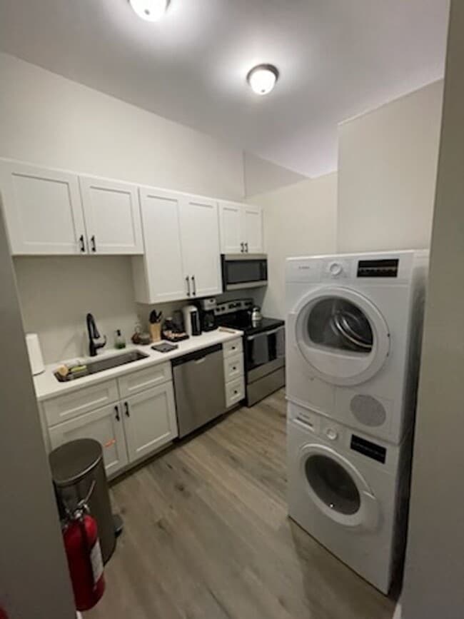 Foto del edificio - Menard Apartments
