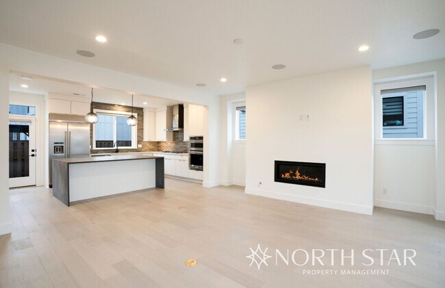Building Photo - Modern and Spacious near Forest Park