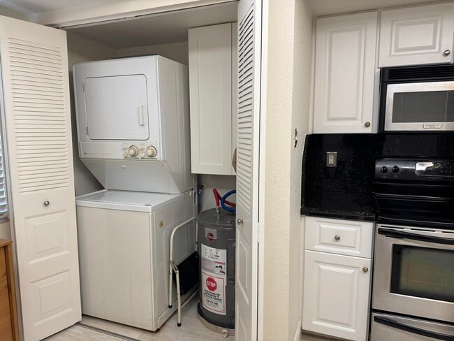 Building Photo - 1700 NW 80th Ave