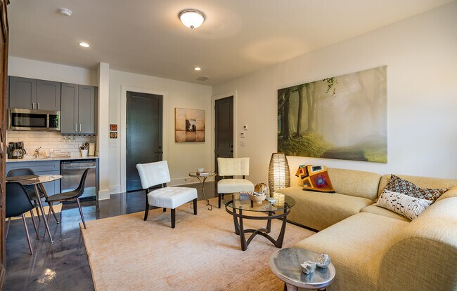 Large living/great room - 376 Brooks Ave NE