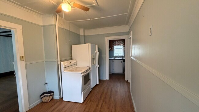 Building Photo - 144 Pleasant St