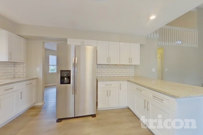 Building Photo - 6455 Montarbor Dr