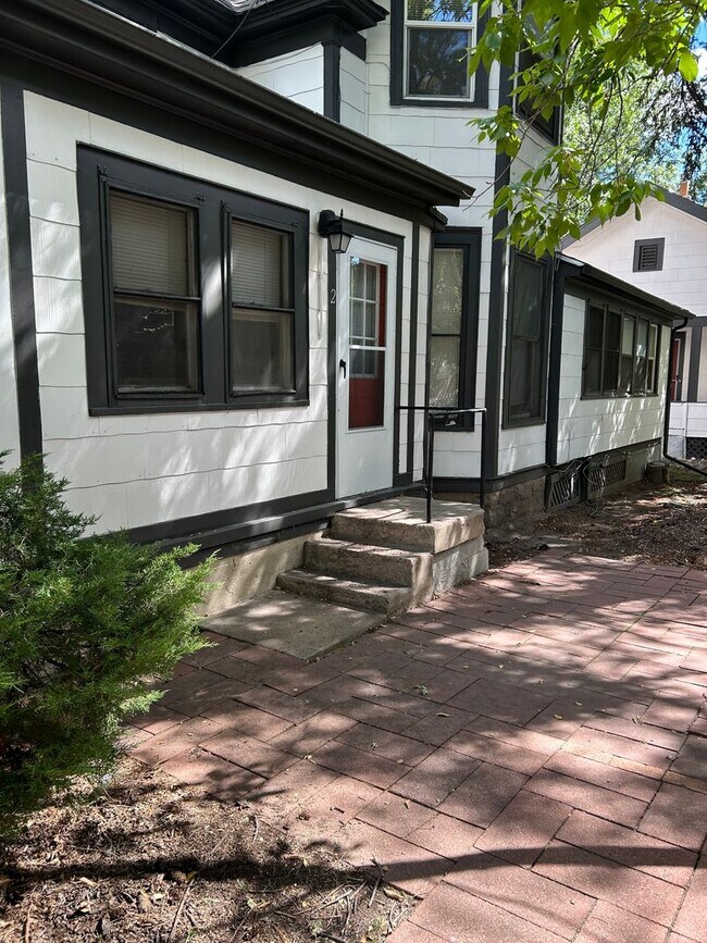 Building Photo - Cute One-Bedroom in Downtown Victorian wit...