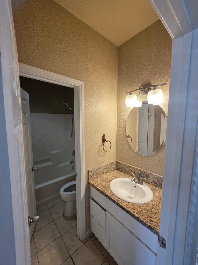 Foto del edificio - 8173 Viburnum Ave