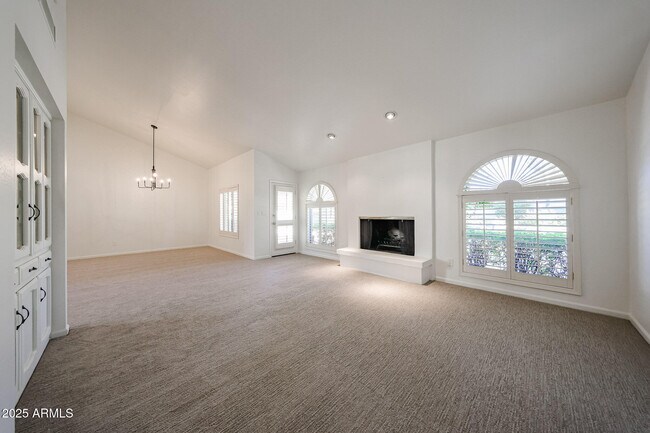 Foto del edificio - 8308 E Vista De Valle