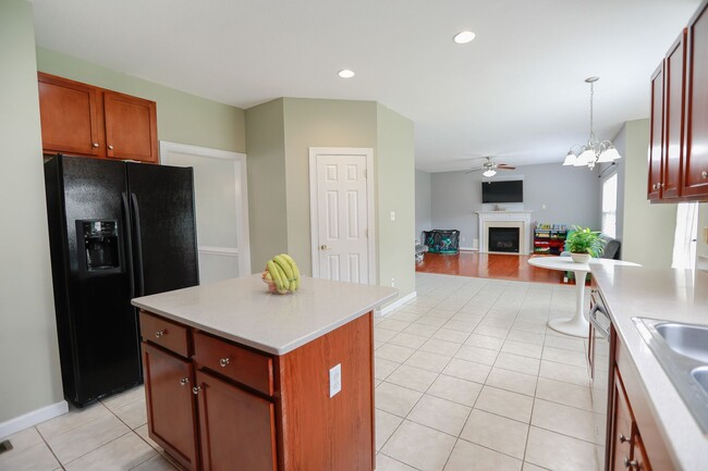 Building Photo - Gorgeous 4 Bedroom Home For Rent in Chesap...