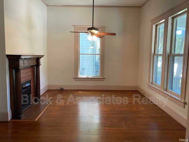 Building Photo - 209 E Peace St