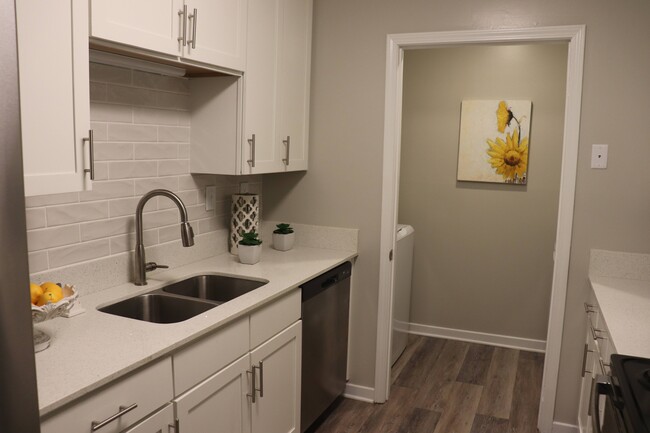 Foto del edificio - Laurelwood Apartment Homes