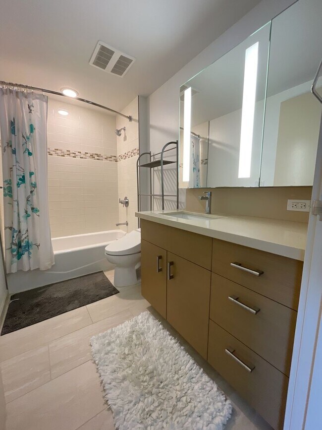 Building Photo - Keauhou PL - 2 bed, 2 bath, 2 assigned par...