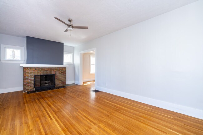 Building Photo - 108 W Collins Ct