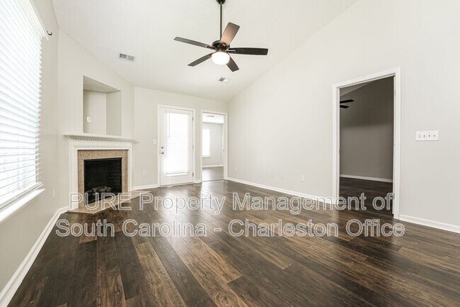 Foto del edificio - 7840 Park Gate Dr