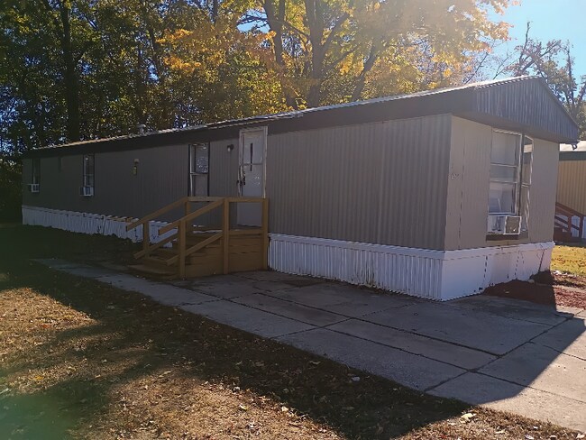 Foto del edificio - 29 Deerwood Park