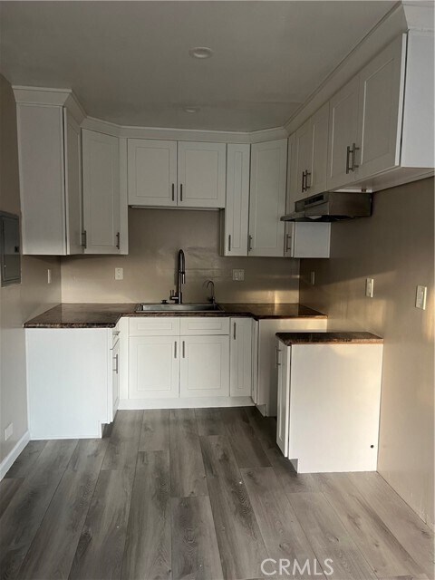 Foto del edificio - 8930 Kauffman Ave