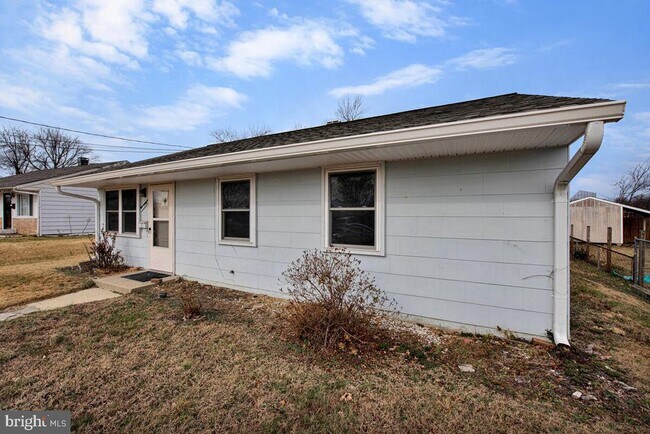 Building Photo - 908 Shelby Dr