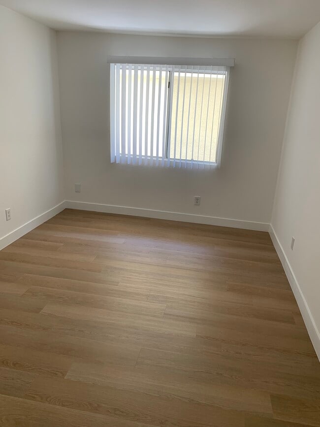 Building Photo - 7045 Woodley Ave