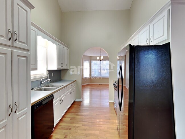 Foto del edificio - 508 Silver Maple Ln