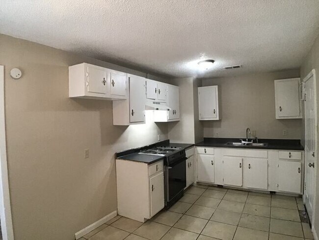 Foto del edificio - 1265 Wells Station Rd