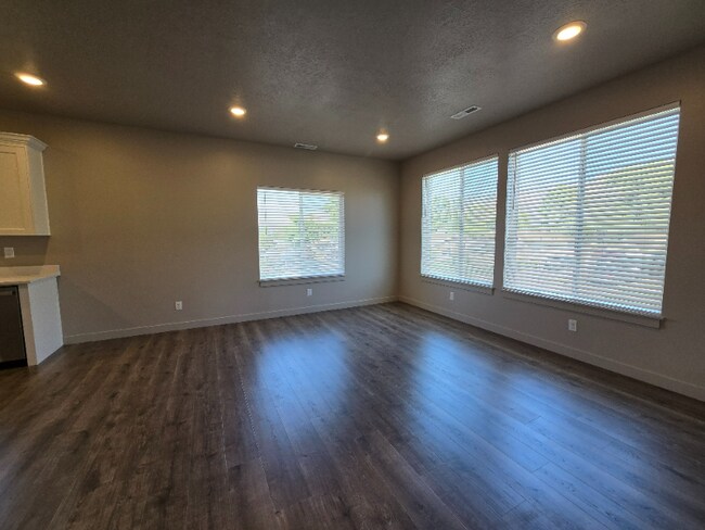 Foto del edificio - 3813 Ogden Ave