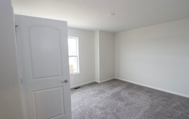 Building Photo - 8692 Pioneer St