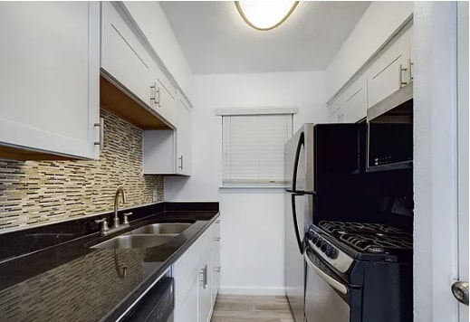 Foto del edificio - 2401 Manor Rd