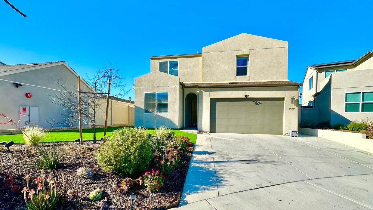 Primary Photo - Newer Construction Two-Story Home in The C...