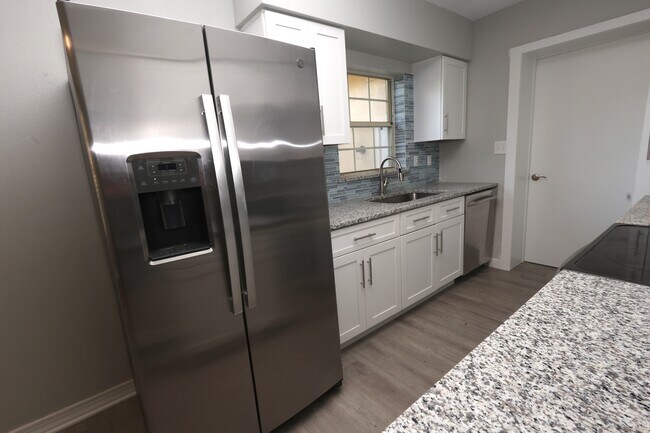 Foto del edificio - 110 N Palm Ave