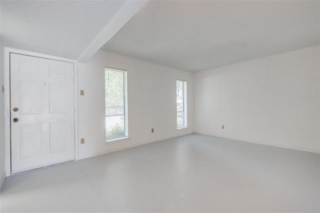 Foto del edificio - 8336 Lullwater Dr