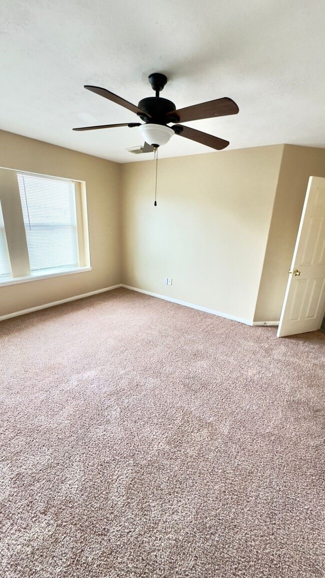 Building Photo - 402 Wild Bird Dr