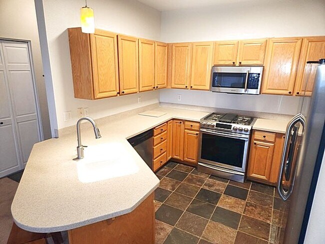 Foto del edificio - Pinebrook Pointe Furnished Condo - 2 Cover...