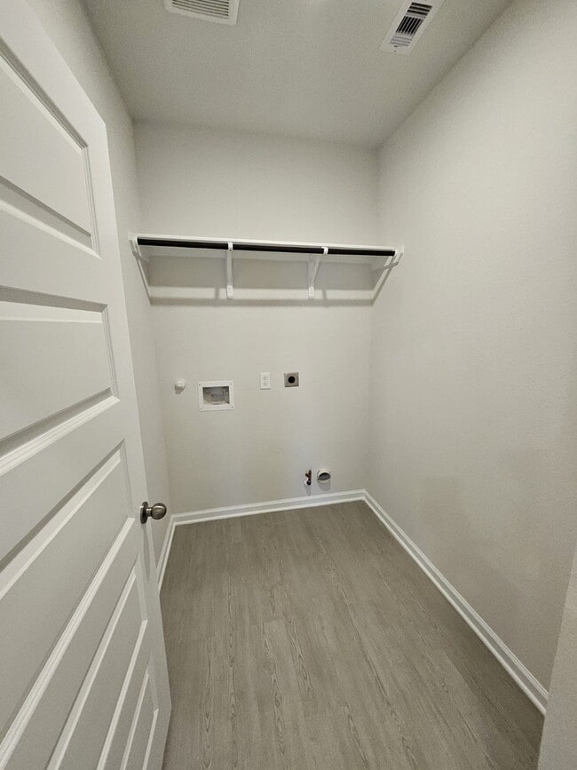 Building Photo - 2727 Crested Creek Ln