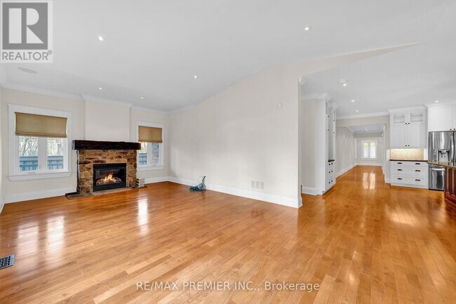 Photo du bâtiment - 141 Regatta Ave