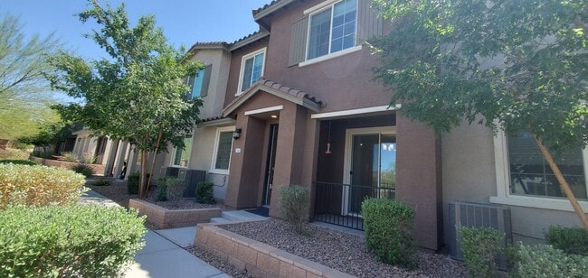 Building Photo - Beautiful townhome features a bright, open-concept layout