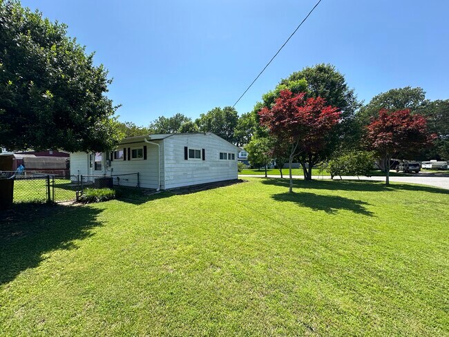 Building Photo - 740 Hilltop Rd