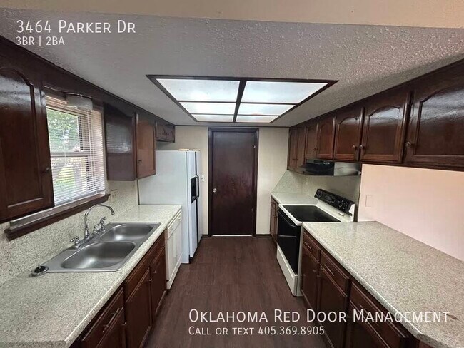 Building Photo - 3464 Parker Dr