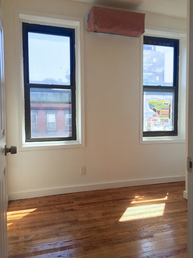 Building Photo - 115 Madison St