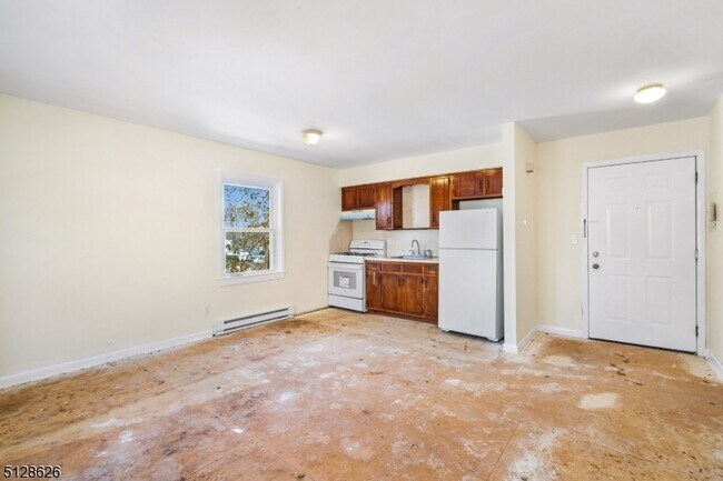 Building Photo - 14 Oak Ridge Rd
