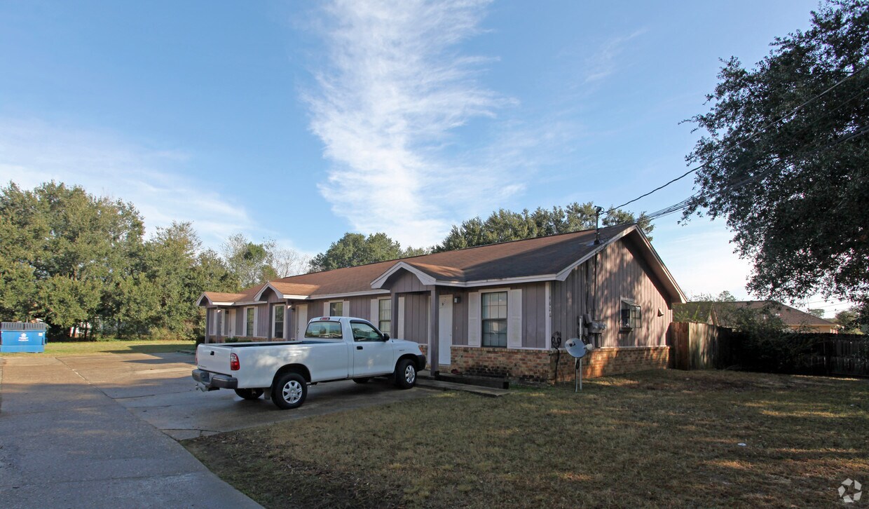 Primary Photo - 4628 Bellview Ave