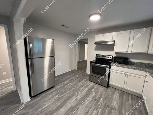 Building Photo - 1823 S Maple St